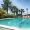 Best Western Savannah Gateway pool