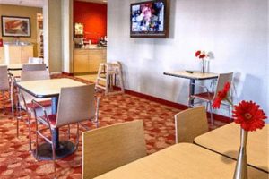 TownePlace Suites Marriott Savannah Airport free breakfast